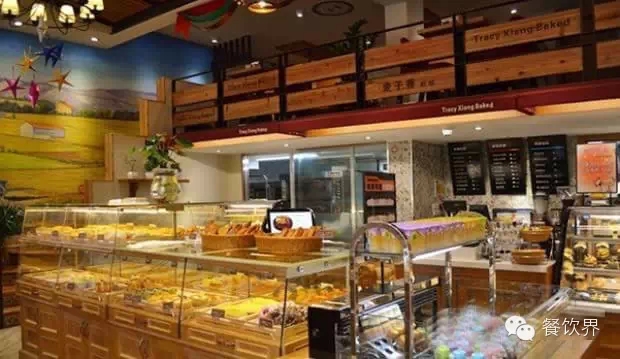 连锁烘焙店扩大堂食进军“轻餐饮”，元素跨界成趋势！