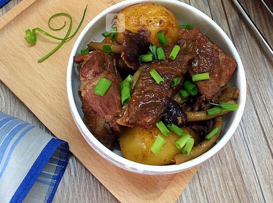 茶树菇土豆排骨煲