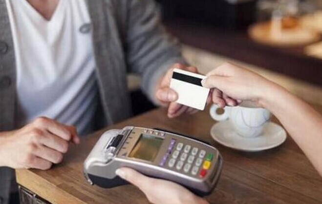 餐饮消费刷卡、第三方支付受青睐，现金遇“冷”