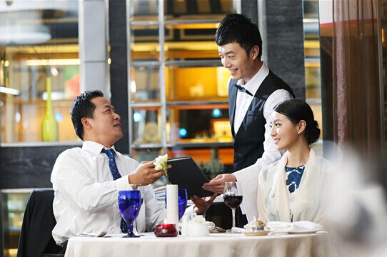 年末餐厅用工荒，看看老板、服务员、厨师都是怎么说的