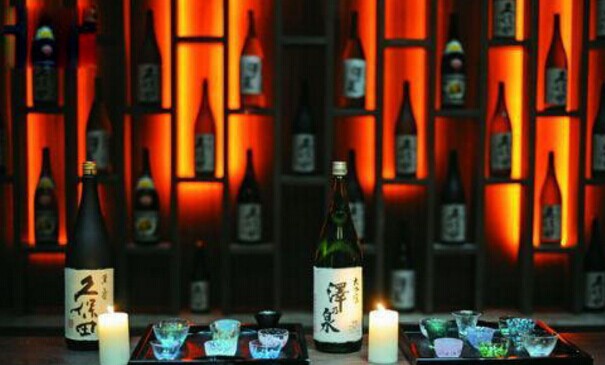 不止食物和鲜花，这份酒单与情人节更配喔