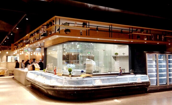 这个超市自己开了餐厅，从卖三文鱼开始