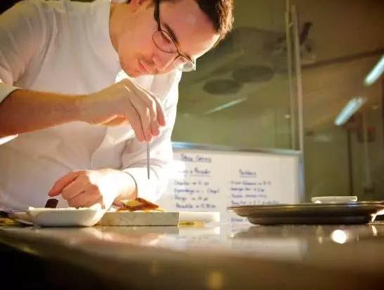 传统餐饮市场要求变，怎么求？