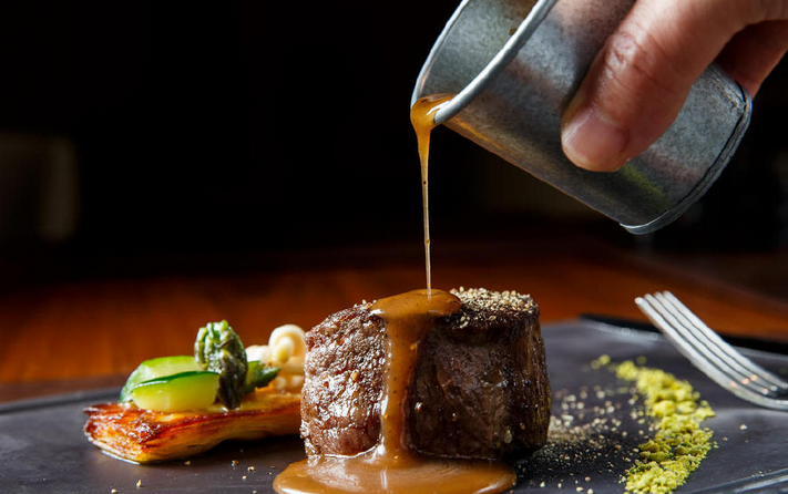 美国餐饮业的发展趋势对中国餐饮业的未来有何借鉴作用？