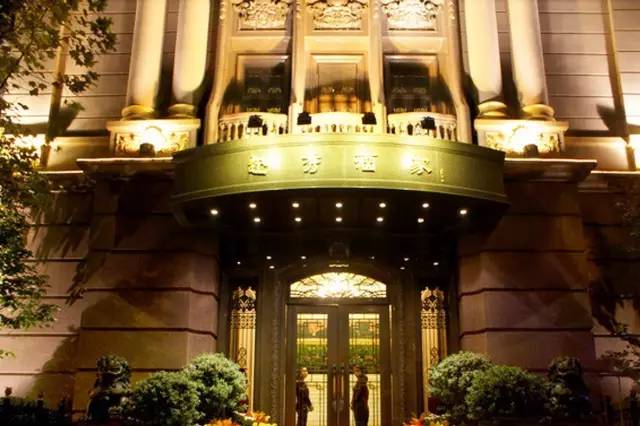 4个高端代表是如何向自己开刀的？高端餐饮将走向何方？