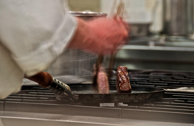 为何日本餐饮业总是比中国快？