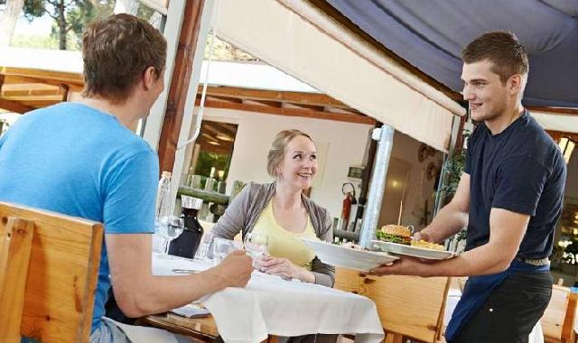 会说话的服务员，让餐厅营业额翻倍！