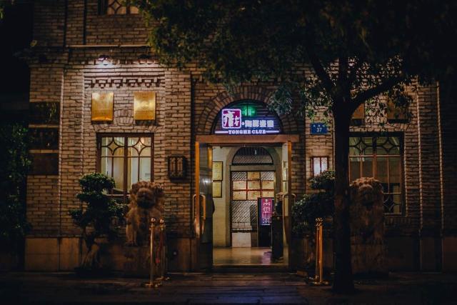 跨界做餐饮，单店日均流水43万，已经火爆了四年