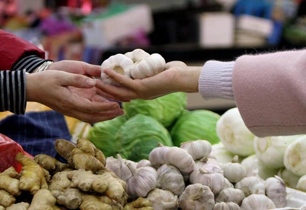 价格居高不下 一些小餐馆没了免费蒜