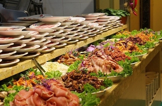 港媒称内地餐馆用鸭肉充牛肉:曾被曝回收剩菜奉客