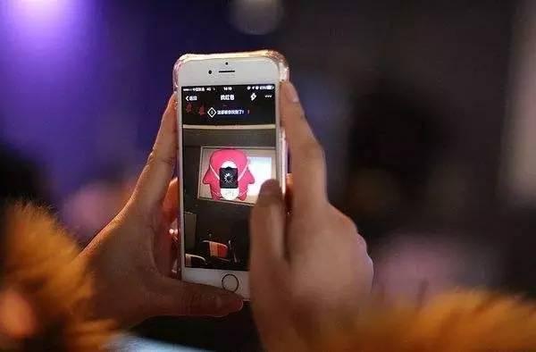 刷个脸就知道顾客想吃什么，这种新技术要把餐厅玩疯了