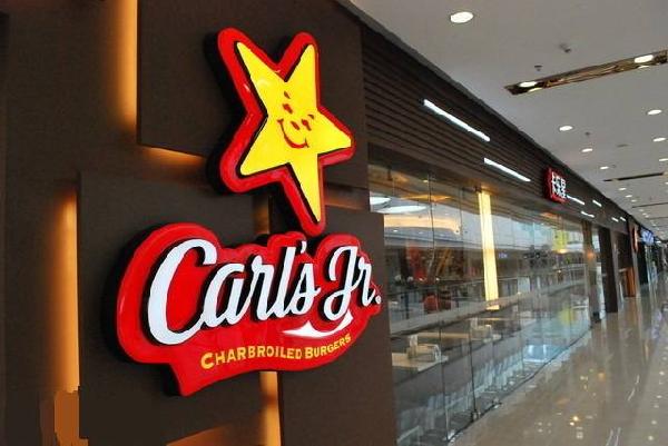 这家快餐店用性感美女打广告，开出三千多家店