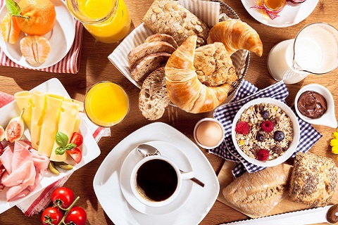 记者卧底知名自助餐厅后厨：扫把刷锅党参被蛀空