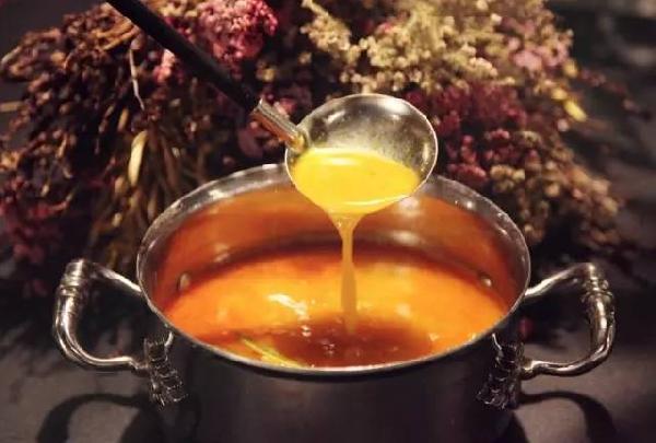 火锅店这么多，她的自创品牌凭什么就能一炮而红？