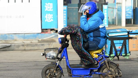 外地送餐员陆续返乡 部分餐饮店：除夕不提供外卖