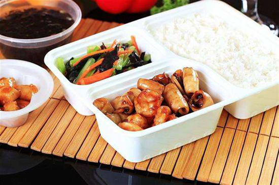 外卖平台现99元1个天价餐盒 网友:拿去镀了金？