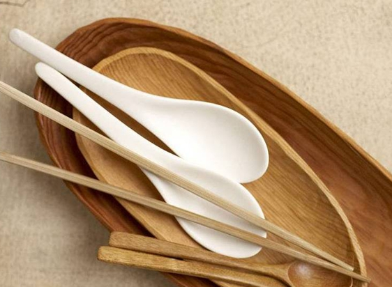 一笼小确幸、沪小胖、桂满陇…是谁连环谋杀了上海滩的网红餐厅们？