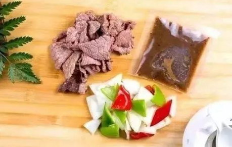 逼走“街霸”黄焖鸡，60家外卖品牌，总结6招，避免了这大坑