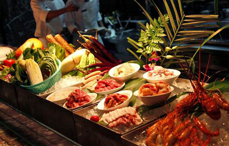 四名同事吃自助结果三个人都进了医院 餐厅：只能免单