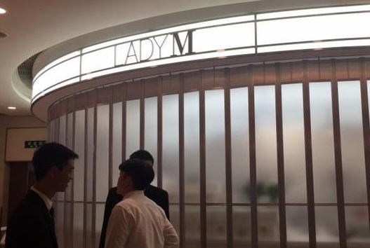 网红蛋糕店黄牛排队比例或达七成 价格炒到3倍