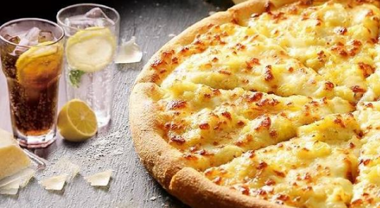 7年100家店，日均翻台11次，榴莲披萨的缔造者