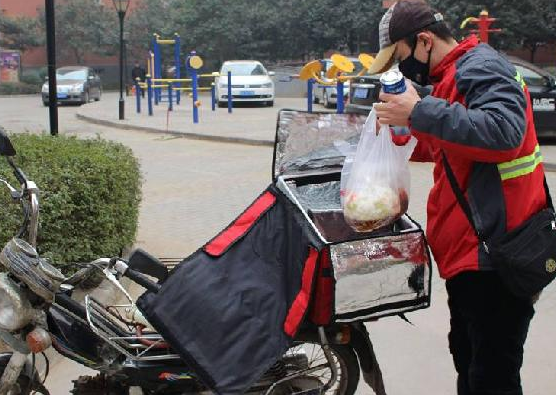 外卖村调查：一套证照几家店共用，靠“潜规则”还能走多远？