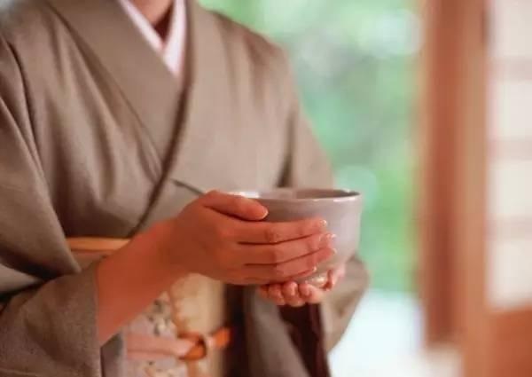 这家餐企用了4个“找死”的经营方法，却成为行业老大