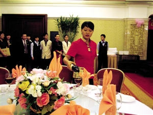 员工主动辞职，糊涂公司赔2万余元！餐企如何规避用工风险？|餐饮界