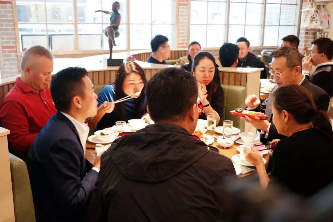 我们研究了100家餐厅：发现生意好的都有20个特征！