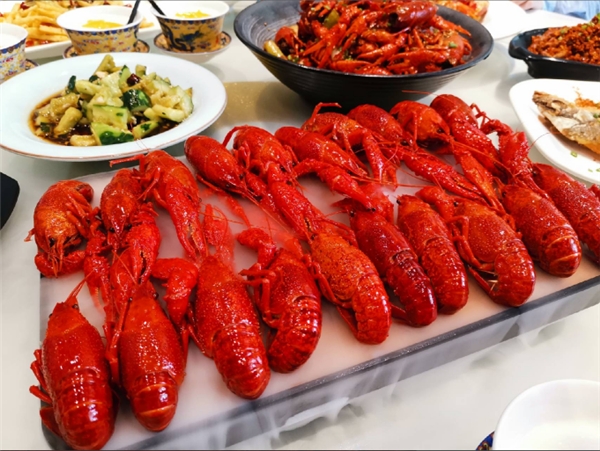 单场直播破20万，抖音武汉美食人气榜第1名，这家小龙虾店是如何做到的？