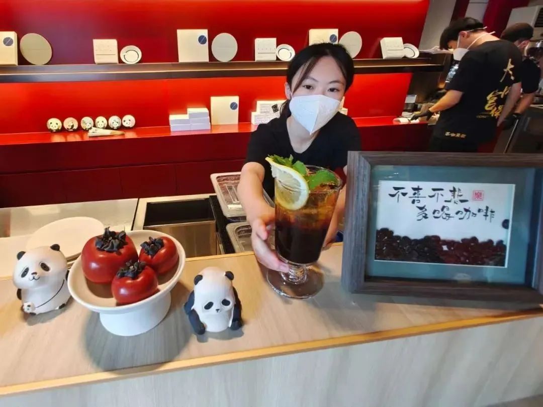 老字号布鞋内联升做咖啡，跨界咖啡这么卷了吗？|餐饮界