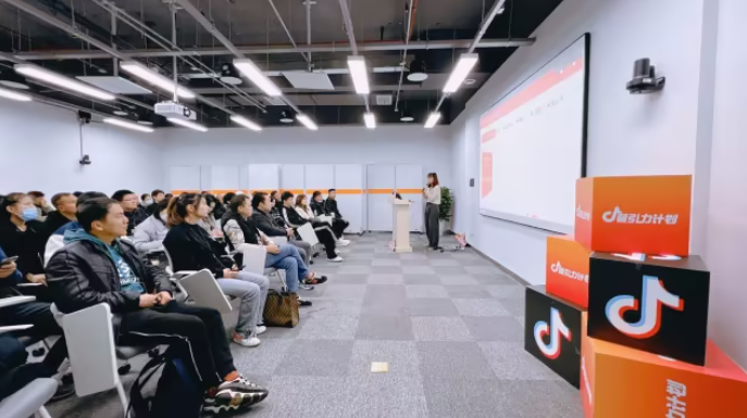 抖音生活服务食力焕新——“餐引力计划”全方位助力商家经营力|餐饮界