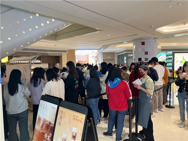 喜茶·茶坊推出首创茶布奇诺系列，彰显回归茶产品趋势