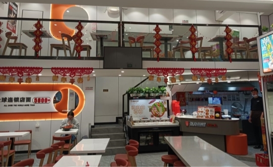 柳州加盟商施洪邦：一个不会煮麻辣烫的店主，如何实现首日破万？