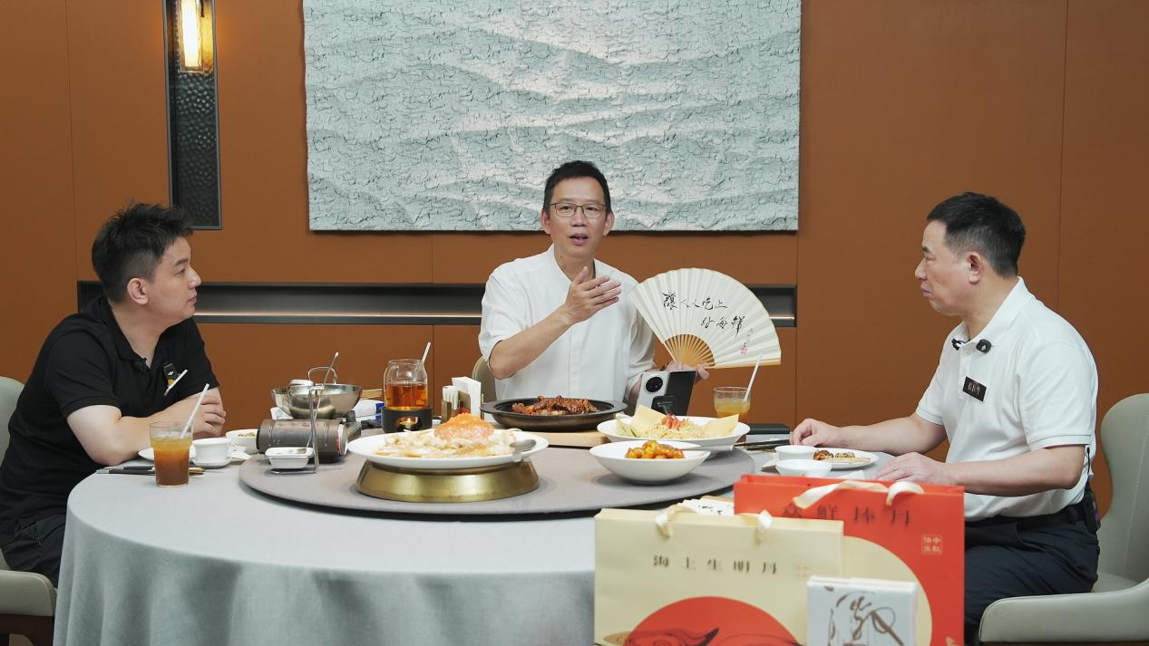 吴晓波探店徐记海鲜：在5万亿餐饮红海中，读懂“难而正确”的长期主义|餐饮界