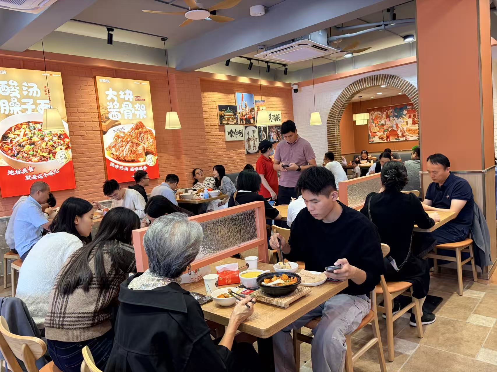 面陕陕荣登2025第九届中华餐饮创新榜TOP100，开启面食新征程|餐饮界