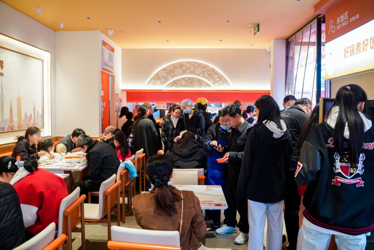 餐饮下沉新样本：鱼你在一起如何用品质快餐在县域市场扎好根