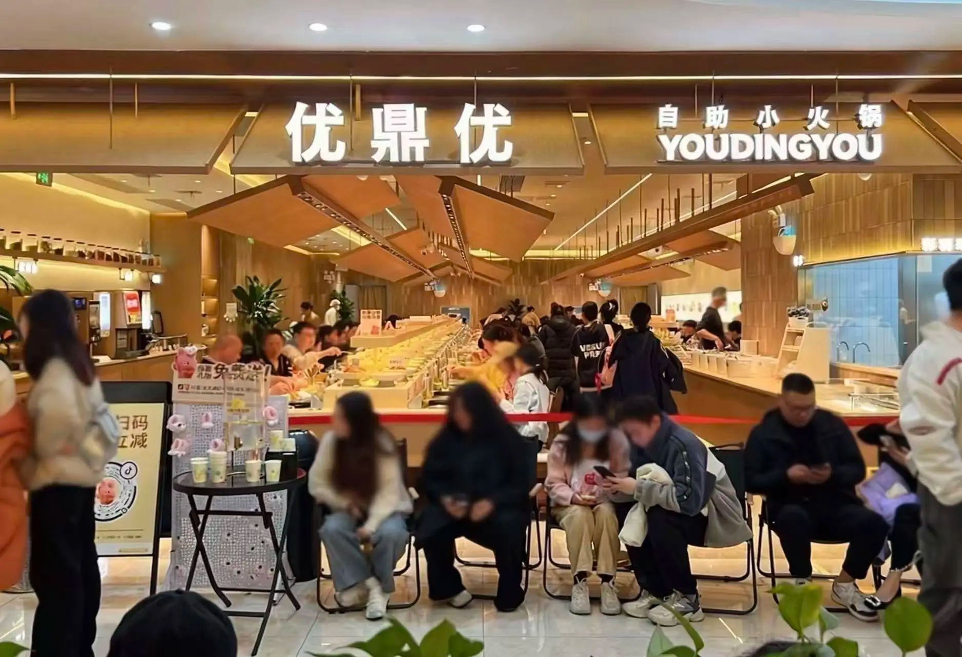 长沙又出新王，日排队超2000桌，海底捞旗下举高高原班人马再造一个小火锅！